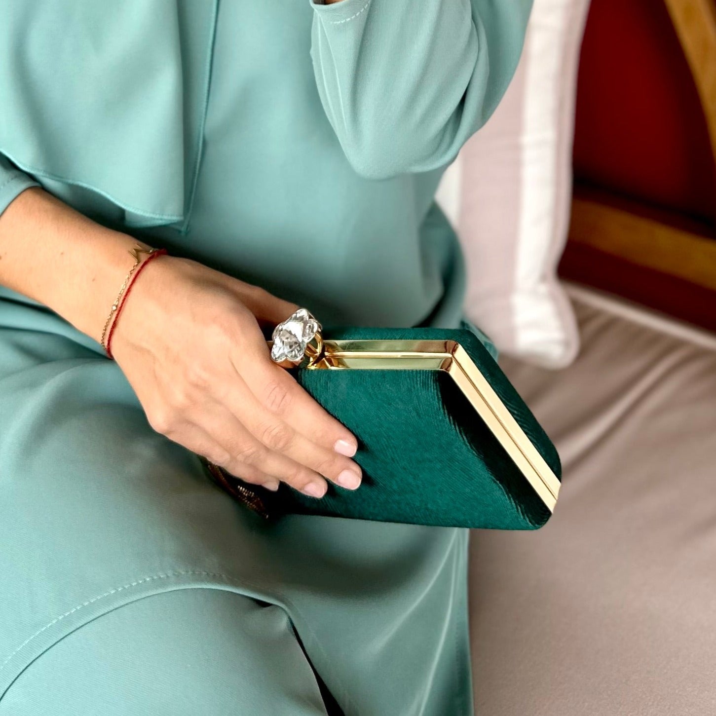 bolso verde oliva elegante boda. Bolso dorado clutch cartera para eventos original.