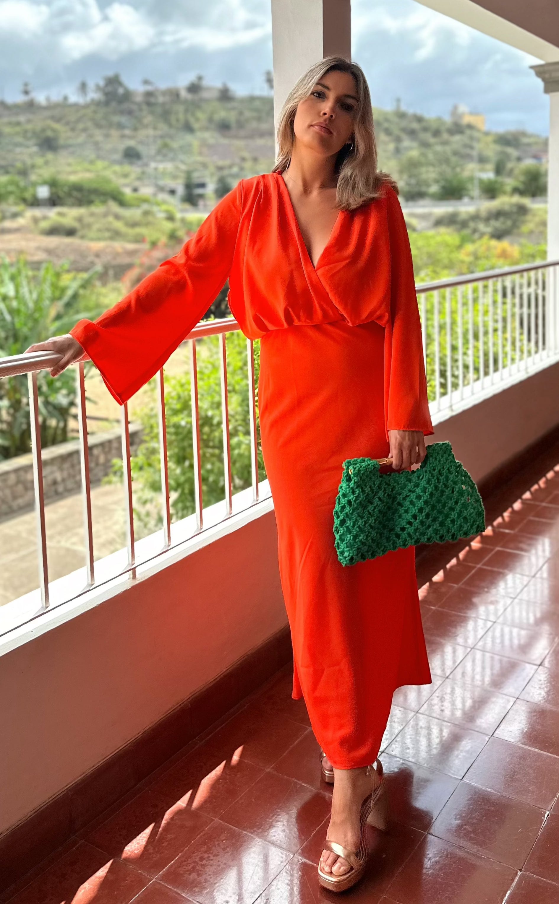 vestido coral evento. vestido elegante original evento color coral naranja. Vestido invitada coral naranja. 