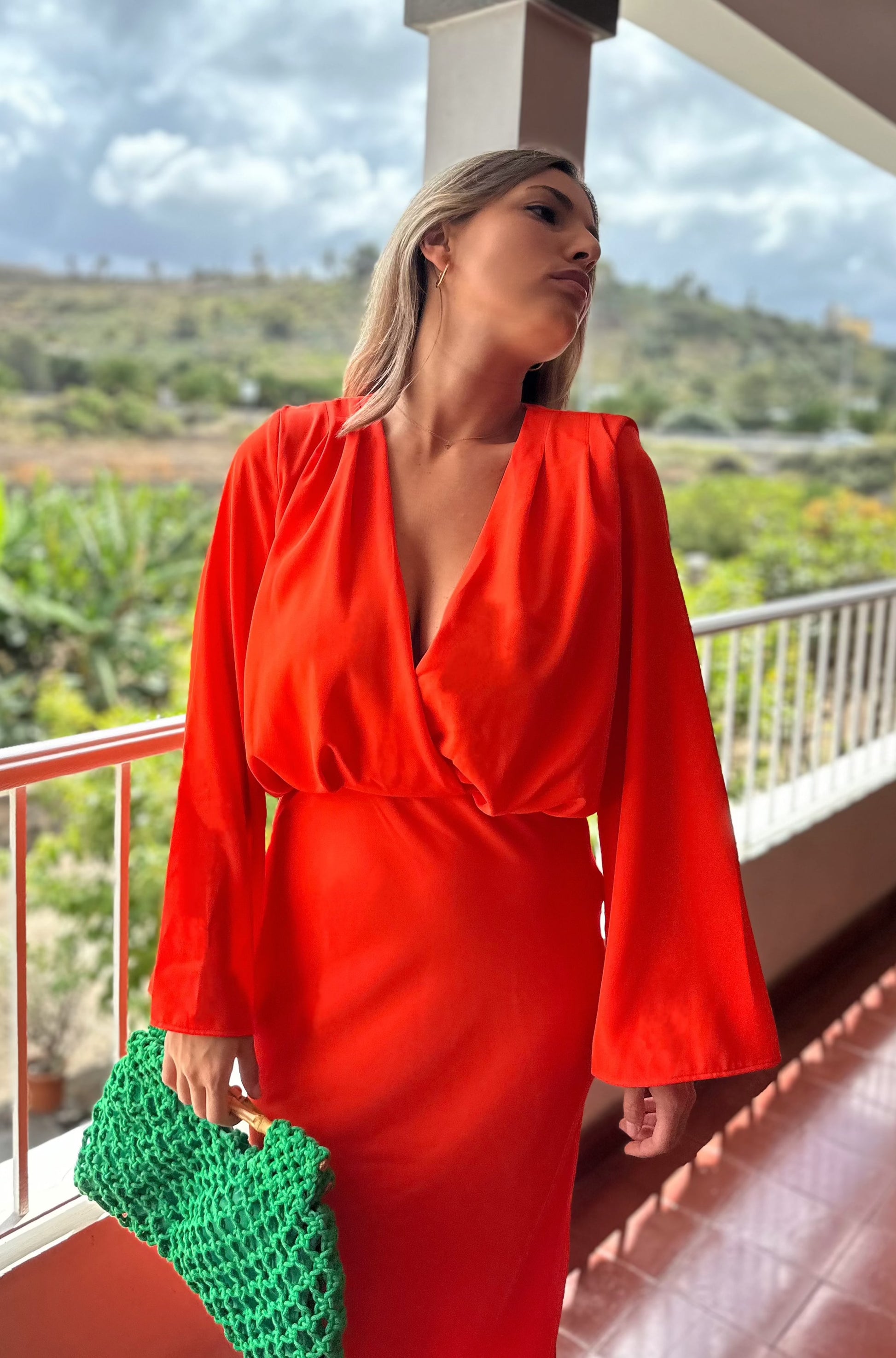 vestido coral evento. vestido elegante original evento color coral naranja. Vestido invitada coral naranja.
